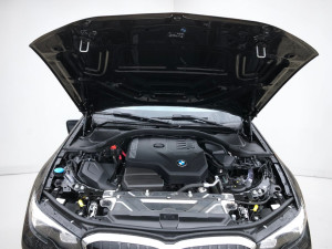 BMW 320i xDrive foto 2