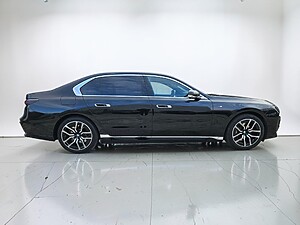 BMW 750e xDrive foto 6