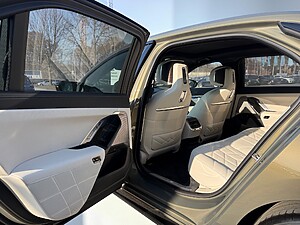 BMW M760e xDrive Sedan foto 10