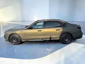 BMW M760e xDrive Sedan foto 5