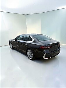BMW 550e xDrive Sedan foto 7