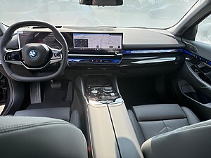BMW 550e xDrive Sedan foto 9