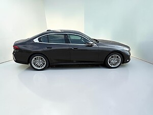 BMW 550e xDrive Sedan foto 4