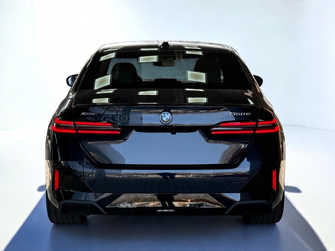 BMW 550e xDrive Sedan foto 5